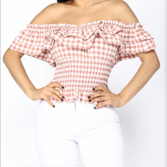 Tops - NWT Off Shoulder Top 🏷